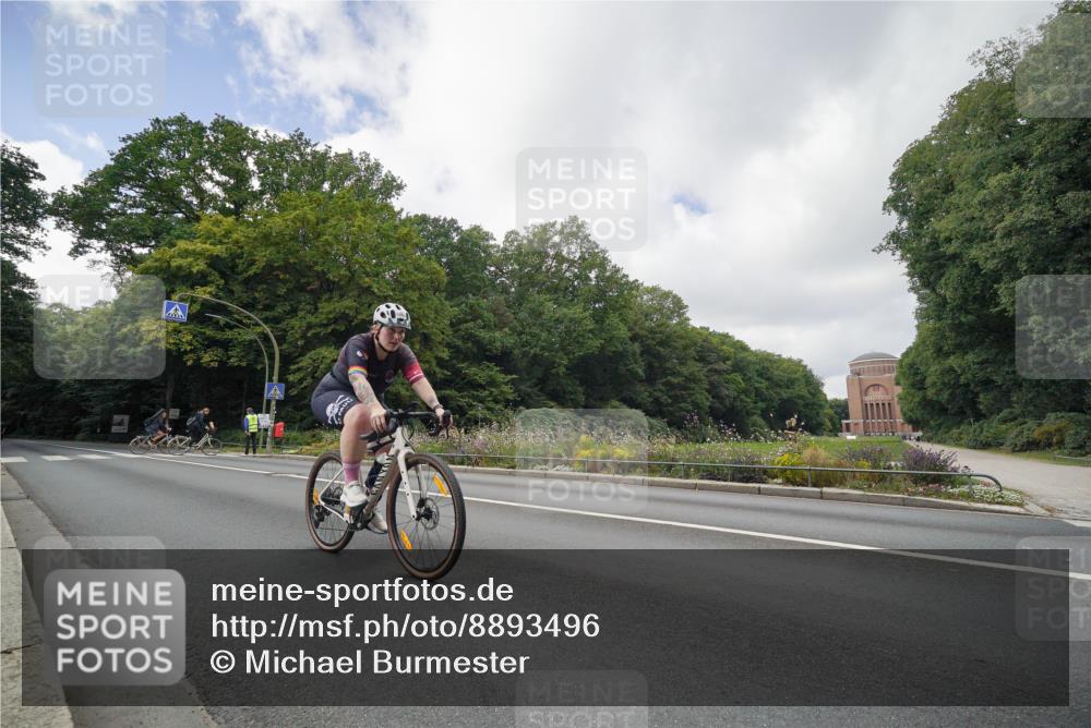 14.09.2025 - Stadtparktriathlon Michael Burmester http://msf.ph/oto/8893496 14.09.2025 11:52:44 Radfahren 938, 996, 1008, 1048, 1055 meine-sportfotos.de