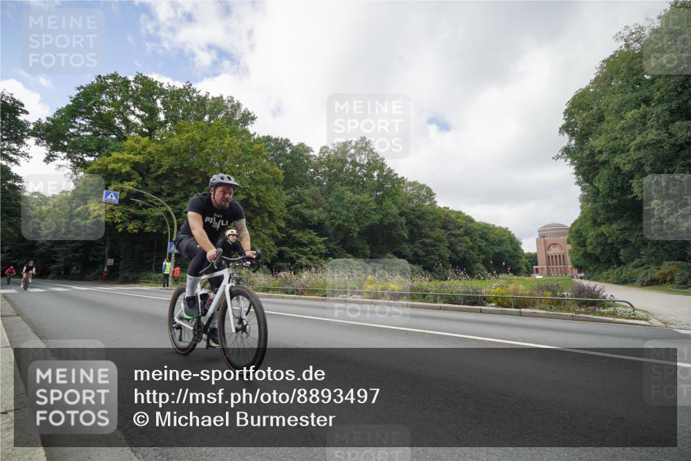 14.09.2025 - Stadtparktriathlon Michael Burmester http://msf.ph/oto/8893497 14.09.2025 11:52:52 Radfahren 996, 997, 1009, 1055 meine-sportfotos.de