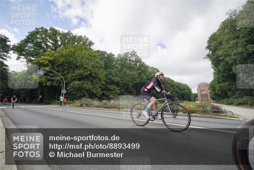 14.09.2025 - Stadtparktriathlon Michael Burmester http://msf.ph/oto/8893499 14.09.2025 11:52:52 Radfahren 996, 997, 1009, 1055 meine-sportfotos.de
