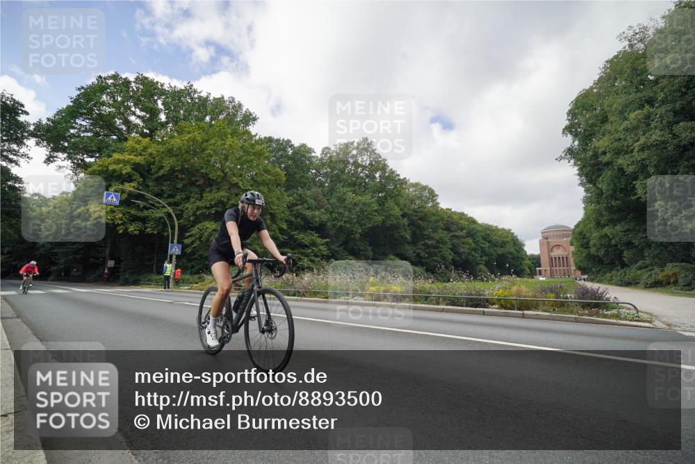 14.09.2025 - Stadtparktriathlon Michael Burmester http://msf.ph/oto/8893500 14.09.2025 11:52:55 Radfahren 996, 997, 1009, 1055 meine-sportfotos.de