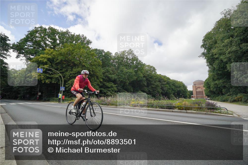 14.09.2025 - Stadtparktriathlon Michael Burmester http://msf.ph/oto/8893501 14.09.2025 11:52:58 Radfahren 996, 997, 1009, 1018, 1055 meine-sportfotos.de