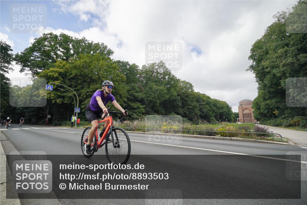 14.09.2025 - Stadtparktriathlon Michael Burmester http://msf.ph/oto/8893503 14.09.2025 11:53:04 Radfahren 944, 963, 997, 1018, 1033, 1085, 1125 meine-sportfotos.de