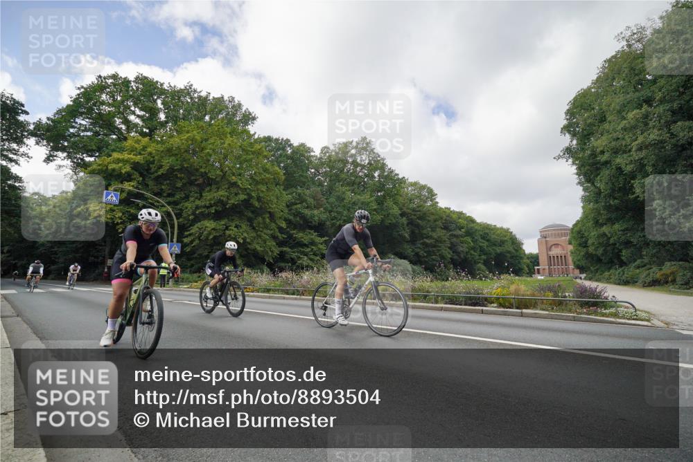 14.09.2025 - Stadtparktriathlon Michael Burmester http://msf.ph/oto/8893504 14.09.2025 11:53:07 Radfahren 944, 963, 1018, 1033, 1047, 1085, 1125 meine-sportfotos.de