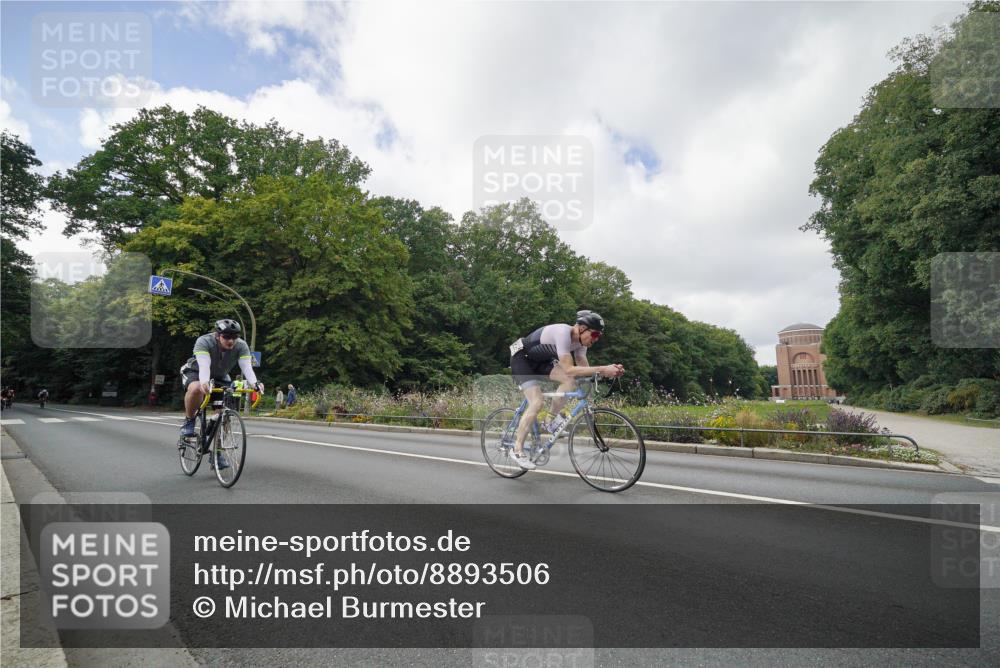 14.09.2025 - Stadtparktriathlon Michael Burmester http://msf.ph/oto/8893506 14.09.2025 11:53:09 Radfahren 944, 946, 963, 1017, 1018, 1033, 1047, 1064, 1085, 1125 meine-sportfotos.de