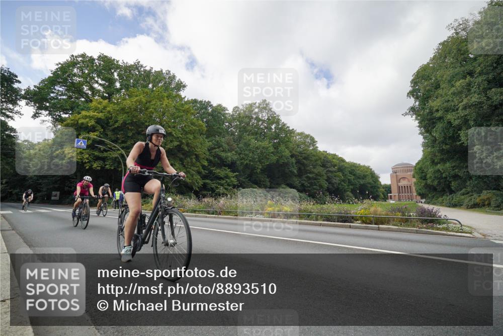 14.09.2025 - Stadtparktriathlon Michael Burmester http://msf.ph/oto/8893510 14.09.2025 11:53:16 Radfahren 946, 1017, 1039, 1047, 1064, 1085 meine-sportfotos.de