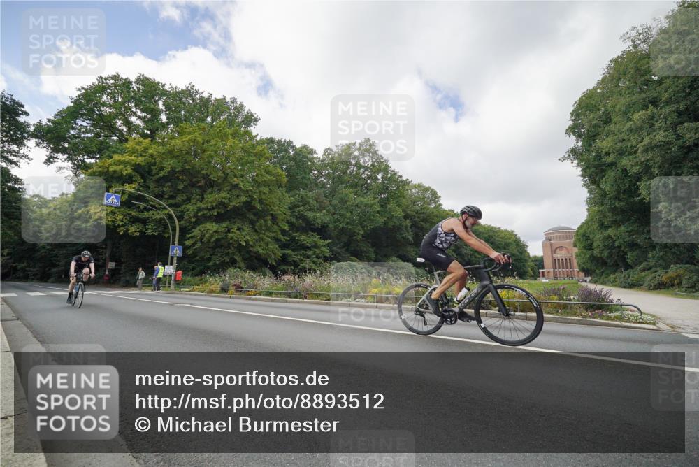 14.09.2025 - Stadtparktriathlon Michael Burmester http://msf.ph/oto/8893512 14.09.2025 11:53:17 Radfahren 946, 1017, 1039, 1047, 1064 meine-sportfotos.de