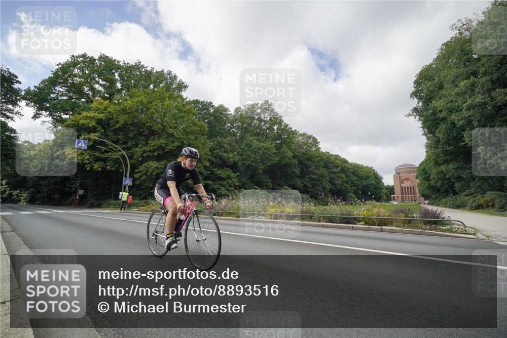 14.09.2025 - Stadtparktriathlon Michael Burmester http://msf.ph/oto/8893516 14.09.2025 11:53:30 Radfahren 931, 981, 1178 meine-sportfotos.de