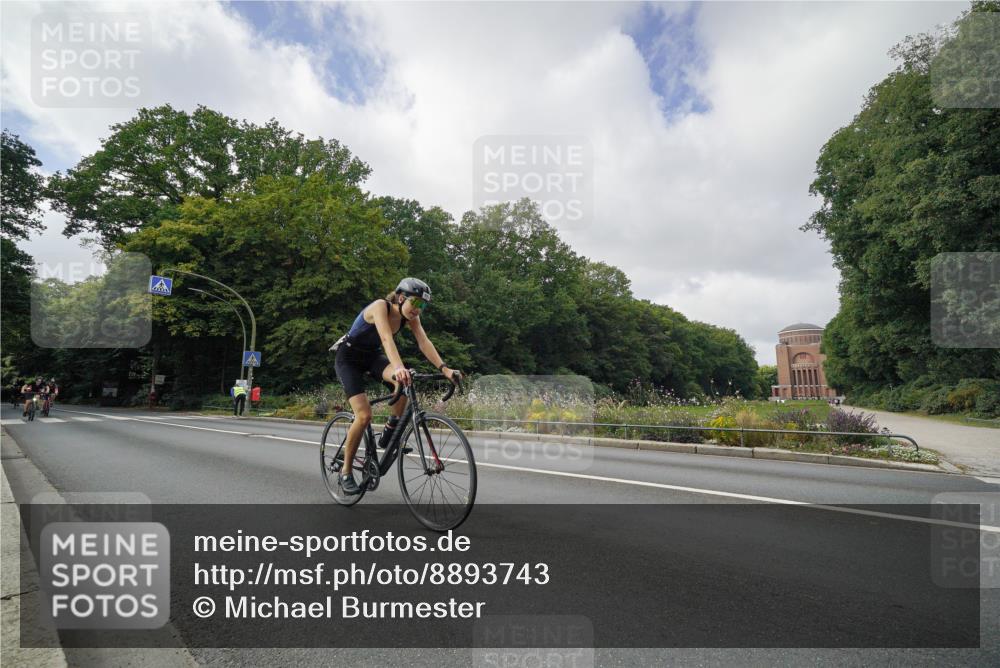 14.09.2025 - Stadtparktriathlon Michael Burmester http://msf.ph/oto/8893743 14.09.2025 11:54:06 Radfahren 975, 993, 1036, 1058, 1081, 1087, 1096, 1185 meine-sportfotos.de