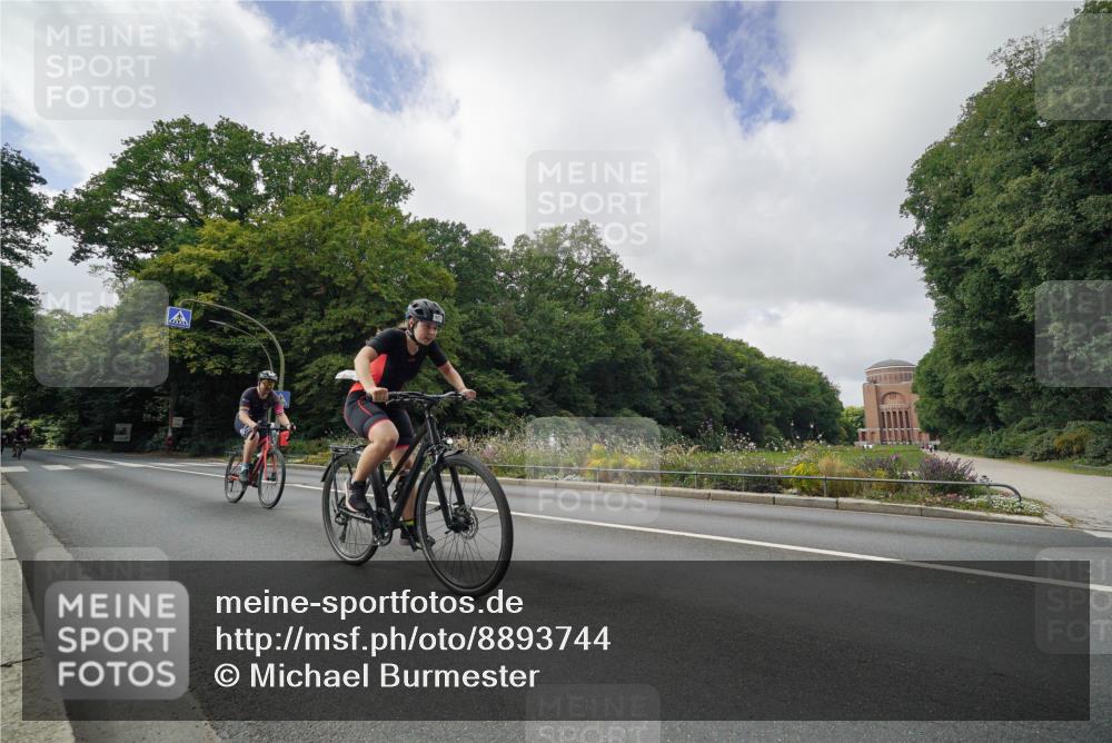 14.09.2025 - Stadtparktriathlon Michael Burmester http://msf.ph/oto/8893744 14.09.2025 11:54:08 Radfahren 975, 993, 1036, 1060, 1081, 1087, 1096, 1185 meine-sportfotos.de