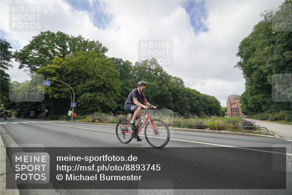 14.09.2025 - Stadtparktriathlon Michael Burmester http://msf.ph/oto/8893745 14.09.2025 11:54:09 Radfahren 975, 993, 1060, 1081, 1087, 1096 meine-sportfotos.de