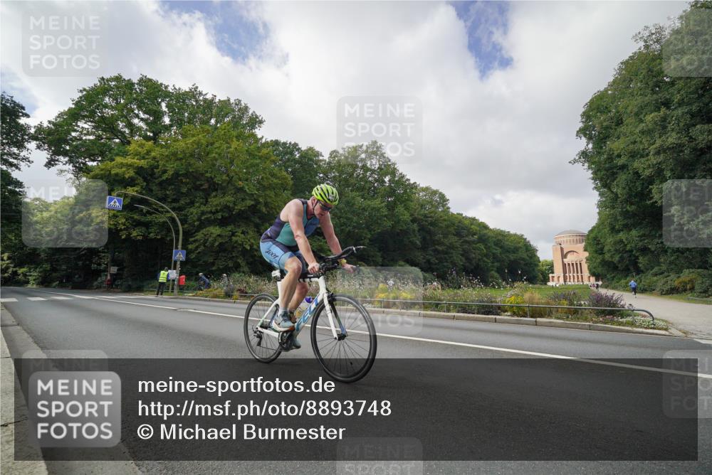 14.09.2025 - Stadtparktriathlon Michael Burmester http://msf.ph/oto/8893748 14.09.2025 11:54:16 Radfahren 1025, 1060, 1081, 1087, 1209 meine-sportfotos.de