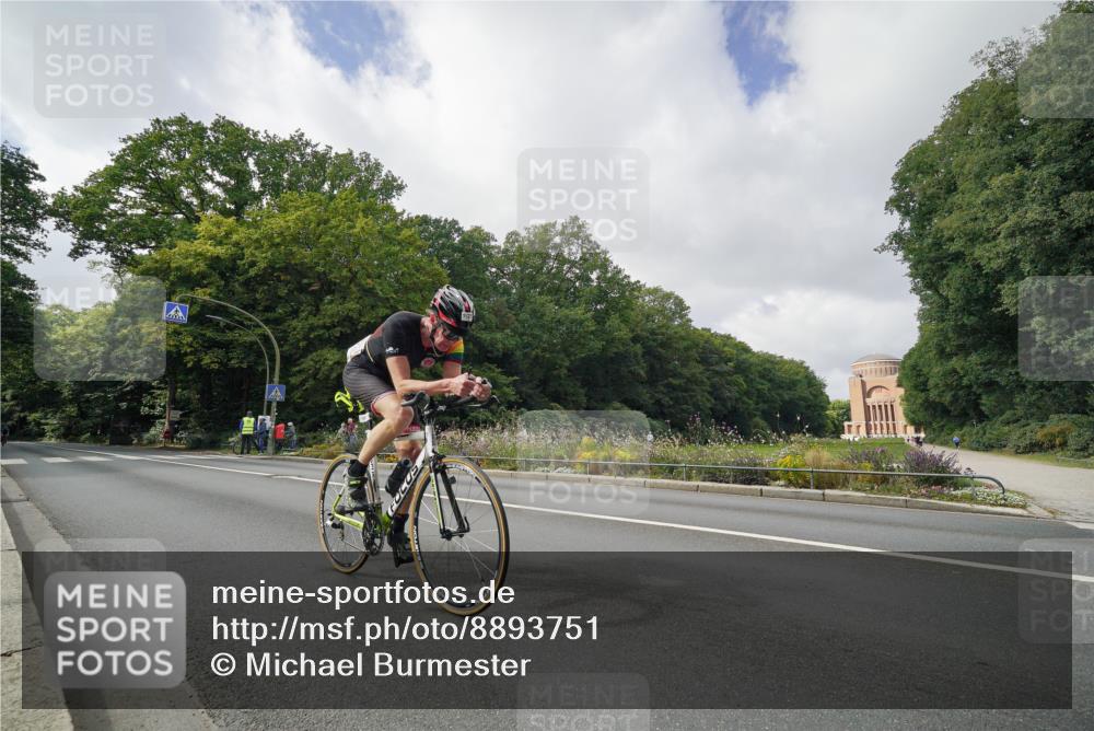 14.09.2025 - Stadtparktriathlon Michael Burmester http://msf.ph/oto/8893751 14.09.2025 11:54:25 Radfahren 1025, 1120, 1209 meine-sportfotos.de