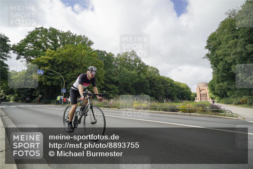14.09.2025 - Stadtparktriathlon Michael Burmester http://msf.ph/oto/8893755 14.09.2025 11:54:40 Radfahren 1041, 1065, 1188 meine-sportfotos.de