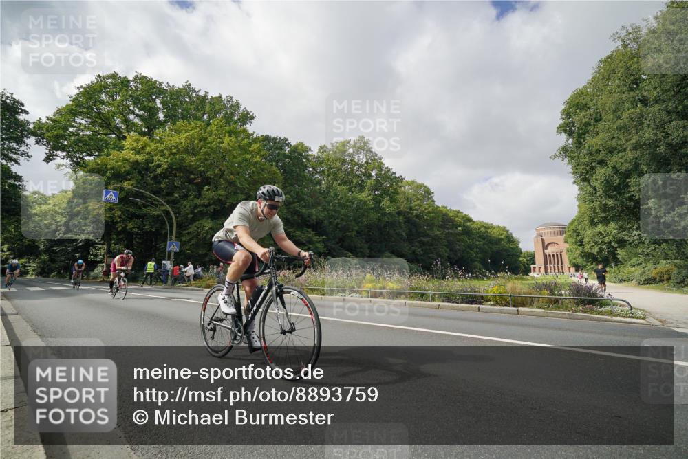 14.09.2025 - Stadtparktriathlon Michael Burmester http://msf.ph/oto/8893759 14.09.2025 11:54:57 Radfahren 939, 1035, 1073, 1110, 1162 meine-sportfotos.de