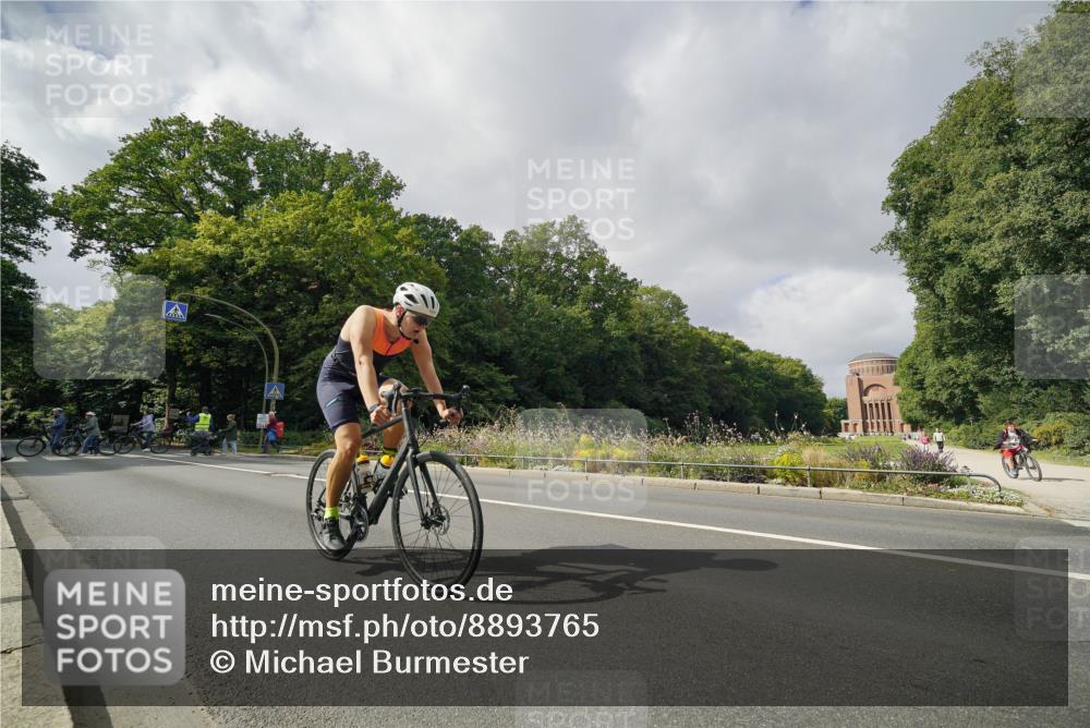 14.09.2025 - Stadtparktriathlon Michael Burmester http://msf.ph/oto/8893765 14.09.2025 11:55:06 Radfahren 1095 meine-sportfotos.de