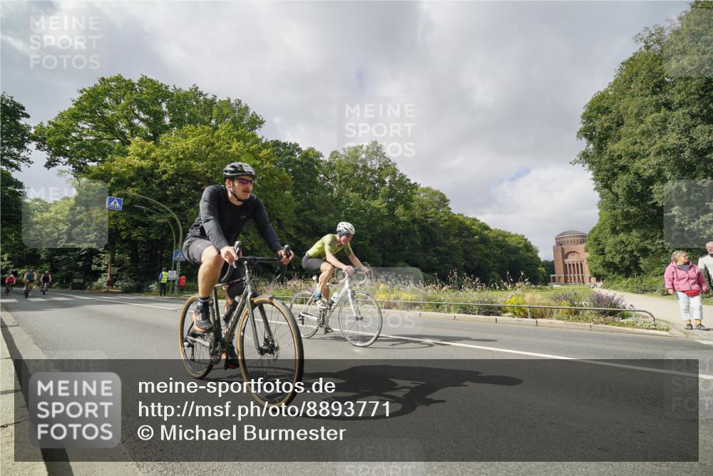14.09.2025 - Stadtparktriathlon Michael Burmester http://msf.ph/oto/8893771 14.09.2025 11:55:36 Radfahren 955, 1049, 1072, 1091, 1092, 1116, 1164, 1168, 1186, 1194 meine-sportfotos.de