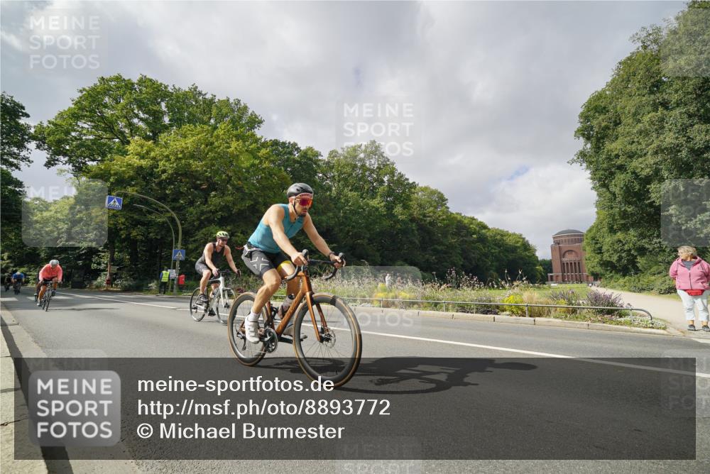 14.09.2025 - Stadtparktriathlon Michael Burmester http://msf.ph/oto/8893772 14.09.2025 11:55:39 Radfahren 955, 1049, 1056, 1072, 1091, 1092, 1116, 1164, 1168, 1173, 1186, 1194 meine-sportfotos.de
