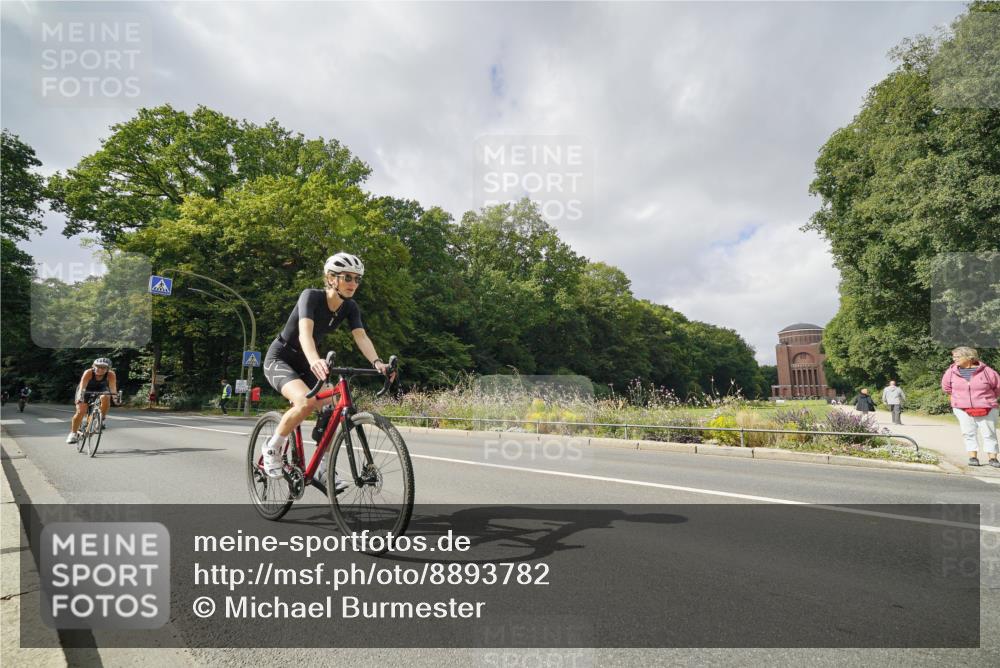 14.09.2025 - Stadtparktriathlon Michael Burmester http://msf.ph/oto/8893782 14.09.2025 11:55:55 Radfahren 984, 998, 1076 meine-sportfotos.de