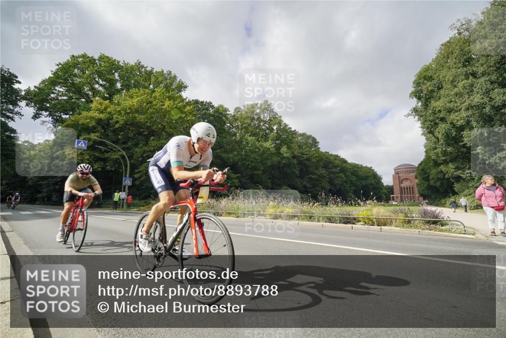 14.09.2025 - Stadtparktriathlon Michael Burmester http://msf.ph/oto/8893788 14.09.2025 11:56:06 Radfahren 937, 1014, 1082, 1113, 1214 meine-sportfotos.de