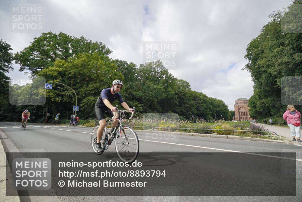 14.09.2025 - Stadtparktriathlon Michael Burmester http://msf.ph/oto/8893794 14.09.2025 11:56:16 Radfahren 1014, 1022, 1089, 1170, 1214 meine-sportfotos.de