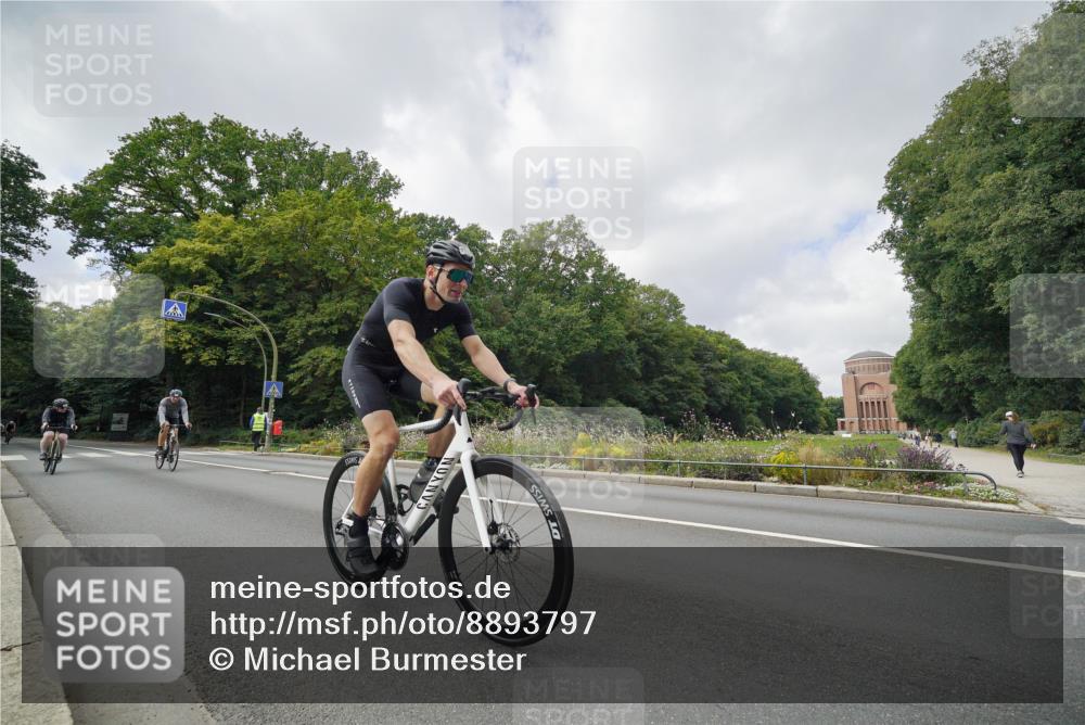 14.09.2025 - Stadtparktriathlon Michael Burmester http://msf.ph/oto/8893797 14.09.2025 11:56:30 Radfahren 960, 1023, 1119, 1133, 1172 meine-sportfotos.de
