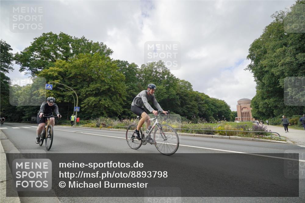 14.09.2025 - Stadtparktriathlon Michael Burmester http://msf.ph/oto/8893798 14.09.2025 11:56:31 Radfahren 960, 1023, 1119, 1133, 1172 meine-sportfotos.de