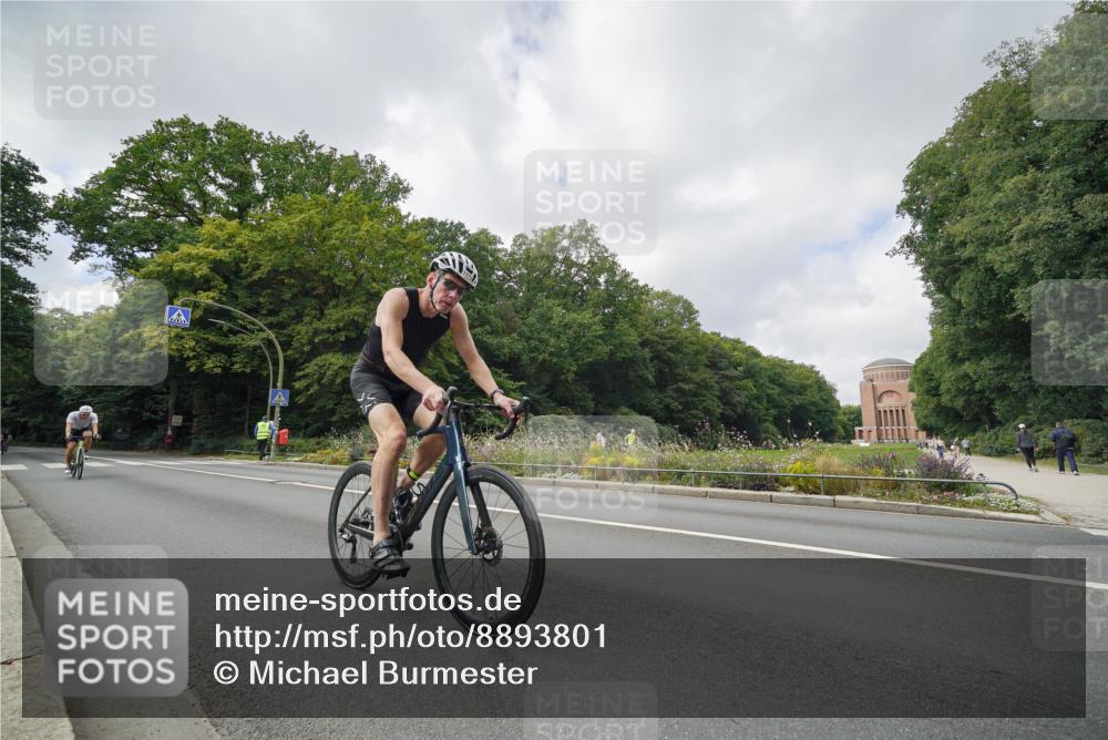 14.09.2025 - Stadtparktriathlon Michael Burmester http://msf.ph/oto/8893801 14.09.2025 11:56:35 Radfahren 949, 960, 1023, 1053, 1119, 1133, 1144, 1172 meine-sportfotos.de