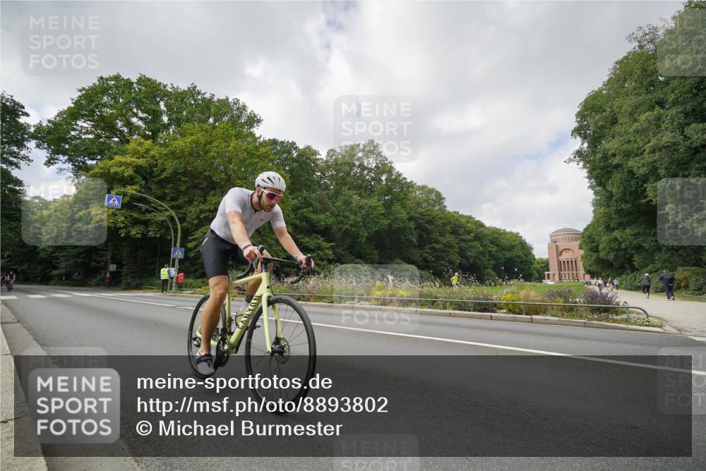 14.09.2025 - Stadtparktriathlon Michael Burmester http://msf.ph/oto/8893802 14.09.2025 11:56:37 Radfahren 949, 960, 964, 1023, 1053, 1071, 1133, 1144, 1172 meine-sportfotos.de