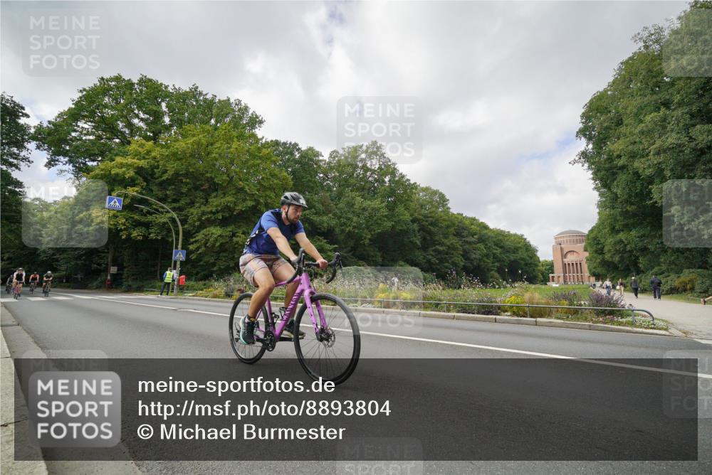 14.09.2025 - Stadtparktriathlon Michael Burmester http://msf.ph/oto/8893804 14.09.2025 11:56:41 Radfahren 949, 964, 1023, 1053, 1071, 1144, 1172, 1217 meine-sportfotos.de