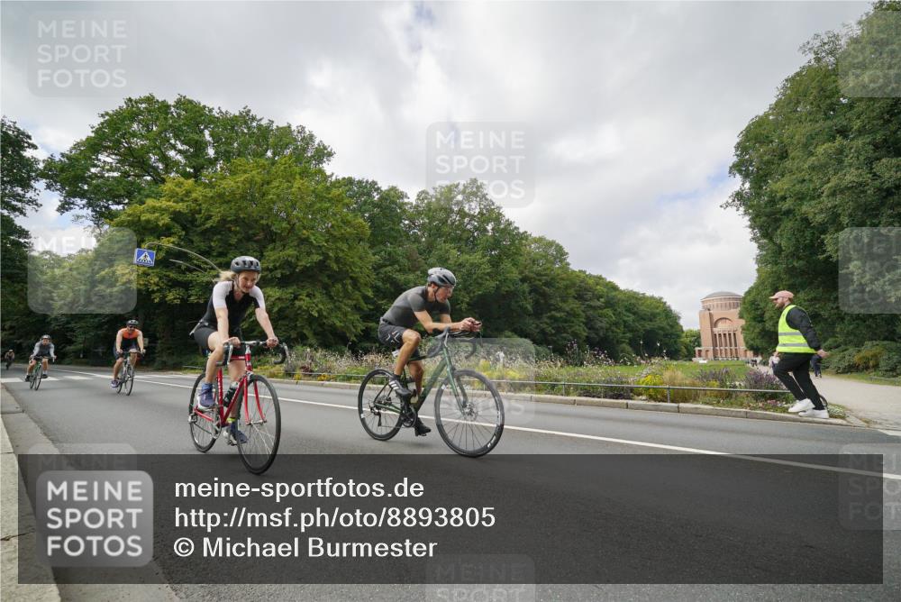 14.09.2025 - Stadtparktriathlon Michael Burmester http://msf.ph/oto/8893805 14.09.2025 11:56:43 Radfahren 949, 964, 1053, 1071, 1144, 1217 meine-sportfotos.de