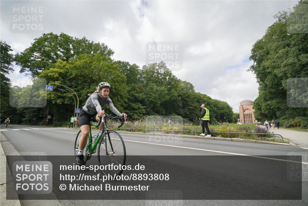 14.09.2025 - Stadtparktriathlon Michael Burmester http://msf.ph/oto/8893808 14.09.2025 11:56:45 Radfahren 949, 964, 1053, 1071, 1123, 1144, 1217 meine-sportfotos.de