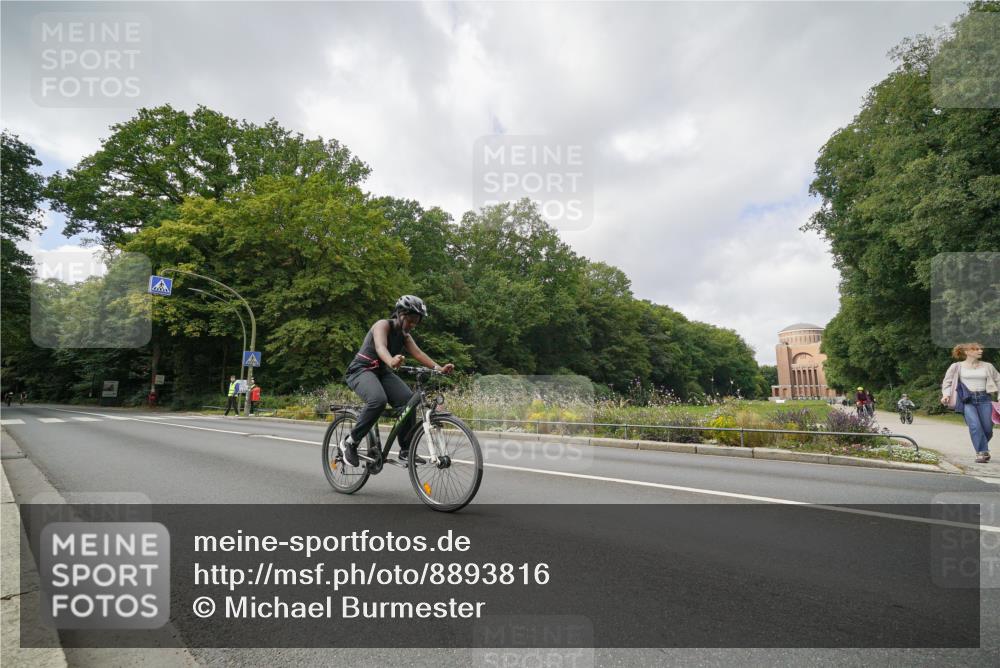 14.09.2025 - Stadtparktriathlon Michael Burmester http://msf.ph/oto/8893816 14.09.2025 11:56:59 Radfahren 924, 927, 1077, 1088, 1123, 1146, 1189 meine-sportfotos.de