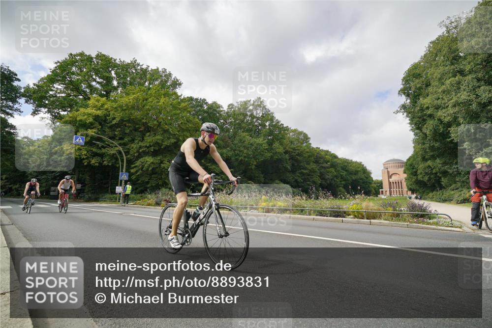 14.09.2025 - Stadtparktriathlon Michael Burmester http://msf.ph/oto/8893831 14.09.2025 11:57:22 Radfahren 1103, 1124, 1132, 1147, 1203, 1205, 1211, 1212 meine-sportfotos.de