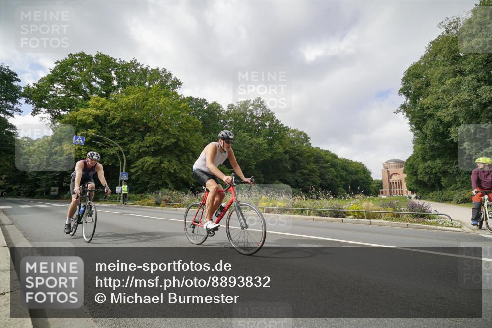 14.09.2025 - Stadtparktriathlon Michael Burmester http://msf.ph/oto/8893832 14.09.2025 11:57:23 Radfahren 1026, 1103, 1124, 1132, 1139, 1147, 1203, 1211, 1212 meine-sportfotos.de