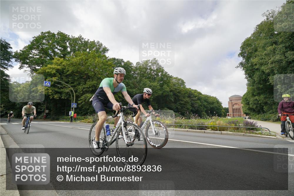14.09.2025 - Stadtparktriathlon Michael Burmester http://msf.ph/oto/8893836 14.09.2025 11:57:32 Radfahren 1026, 1061, 1075, 1103, 1139 meine-sportfotos.de