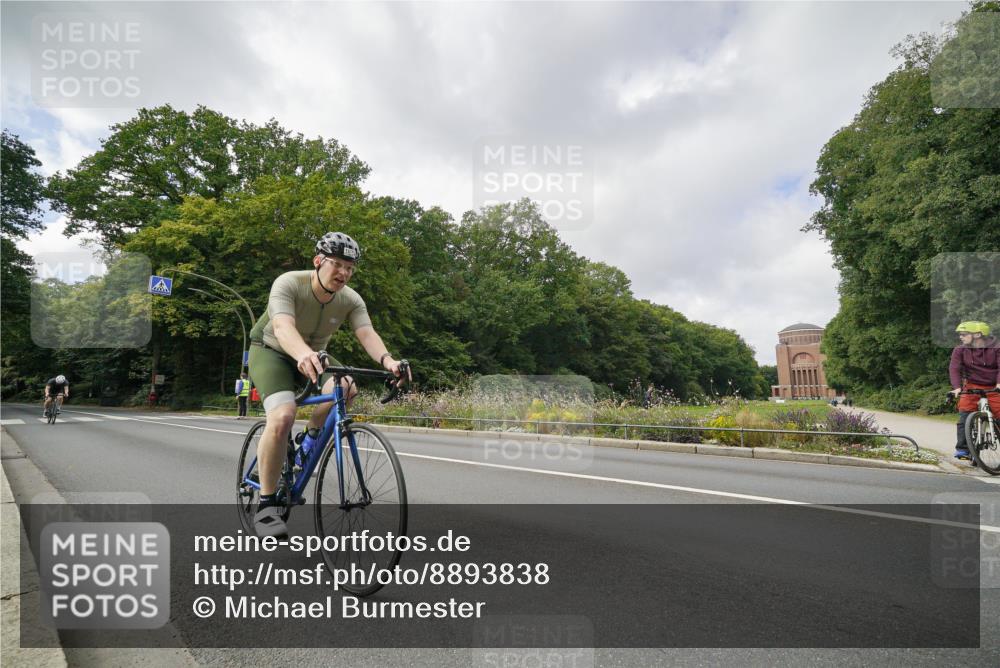 14.09.2025 - Stadtparktriathlon Michael Burmester http://msf.ph/oto/8893838 14.09.2025 11:57:33 Radfahren 1026, 1061, 1075, 1103, 1139, 1199 meine-sportfotos.de