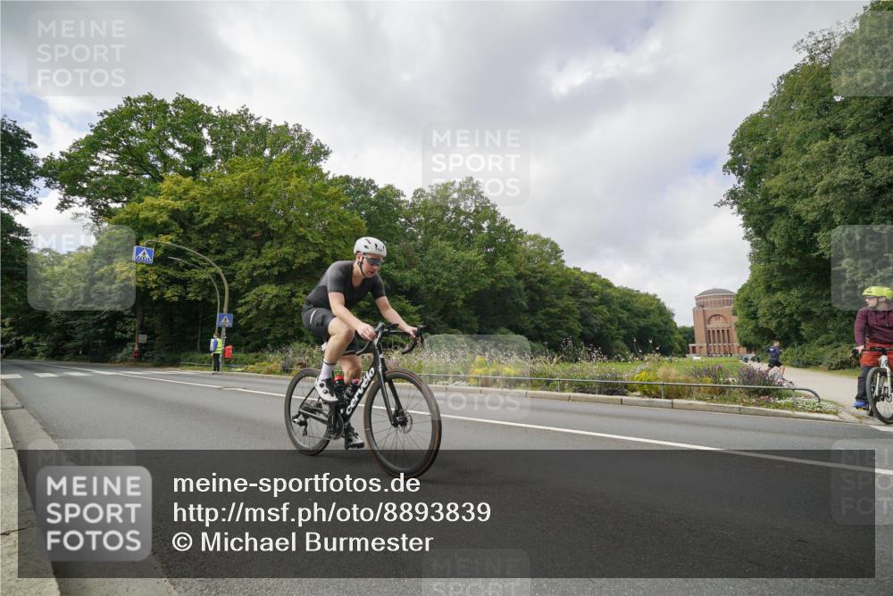 14.09.2025 - Stadtparktriathlon Michael Burmester http://msf.ph/oto/8893839 14.09.2025 11:57:35 Radfahren 1026, 1061, 1075, 1103, 1139, 1199 meine-sportfotos.de