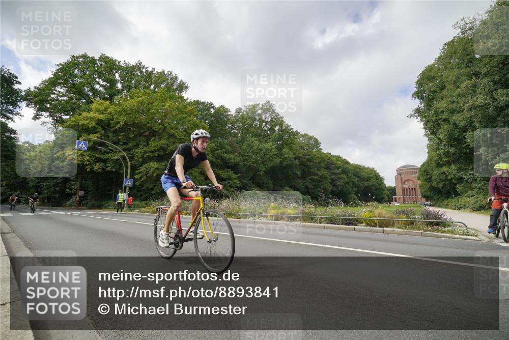 14.09.2025 - Stadtparktriathlon Michael Burmester http://msf.ph/oto/8893841 14.09.2025 11:57:41 Radfahren 966, 1027, 1084, 1109, 1199 meine-sportfotos.de