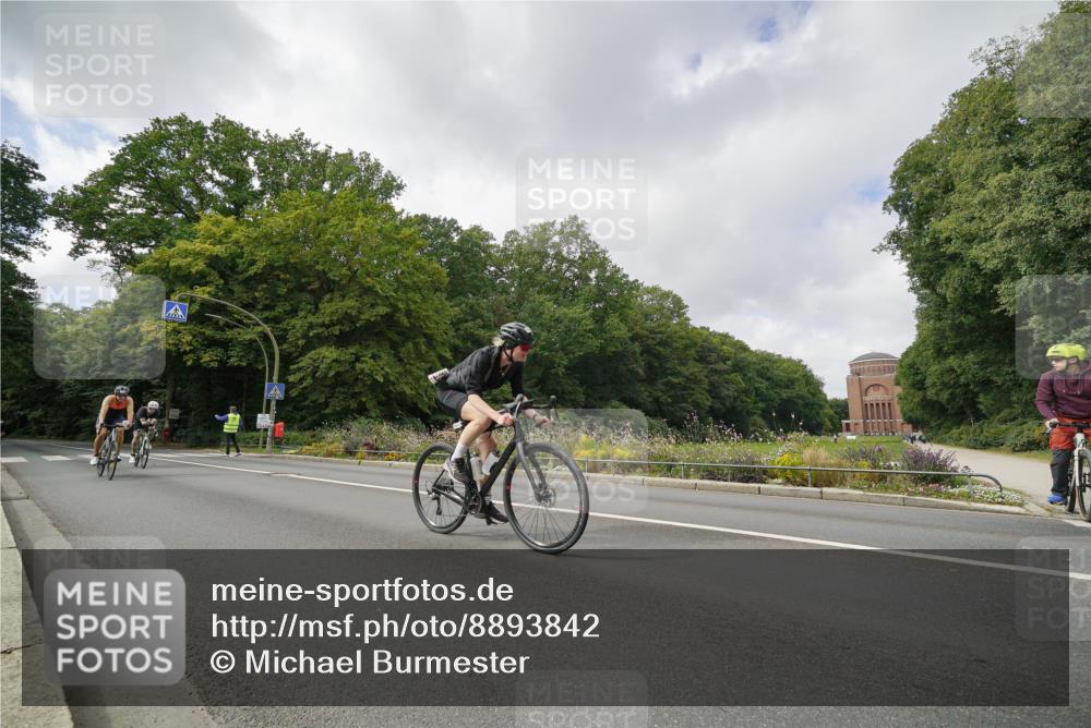 14.09.2025 - Stadtparktriathlon Michael Burmester http://msf.ph/oto/8893842 14.09.2025 11:57:44 Radfahren 966, 1027, 1084, 1109, 1199 meine-sportfotos.de