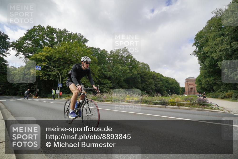 14.09.2025 - Stadtparktriathlon Michael Burmester http://msf.ph/oto/8893845 14.09.2025 11:57:49 Radfahren 966, 1027, 1084, 1109 meine-sportfotos.de