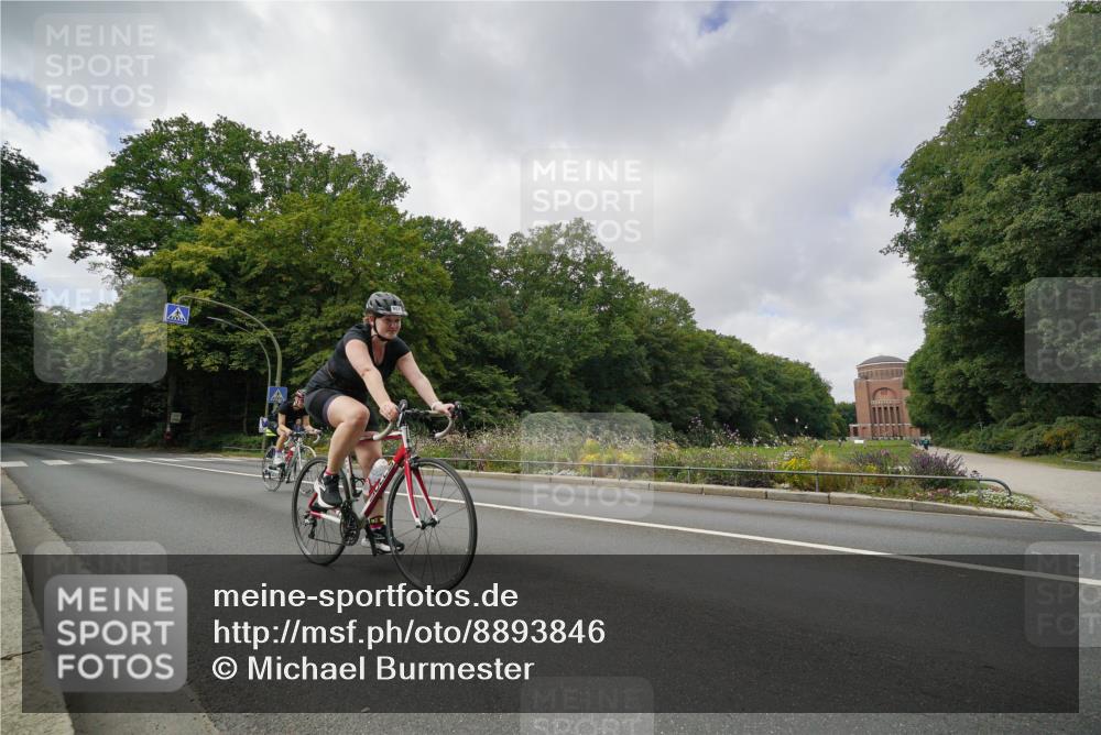 14.09.2025 - Stadtparktriathlon Michael Burmester http://msf.ph/oto/8893846 14.09.2025 11:58:00 Radfahren 929, 957, 1080 meine-sportfotos.de