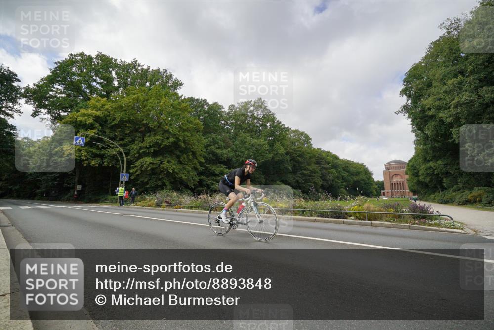 14.09.2025 - Stadtparktriathlon Michael Burmester http://msf.ph/oto/8893848 14.09.2025 11:58:01 Radfahren 929, 957, 1043, 1080 meine-sportfotos.de