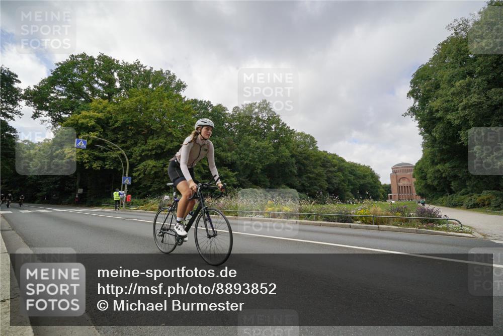 14.09.2025 - Stadtparktriathlon Michael Burmester http://msf.ph/oto/8893852 14.09.2025 11:58:11 Radfahren 1001, 1002, 1040, 1043, 1080, 1112 meine-sportfotos.de