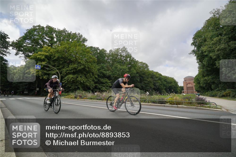 14.09.2025 - Stadtparktriathlon Michael Burmester http://msf.ph/oto/8893853 14.09.2025 11:58:16 Radfahren 1001, 1002, 1040, 1083, 1112, 1121, 1143, 1155, 1160, 1180 meine-sportfotos.de