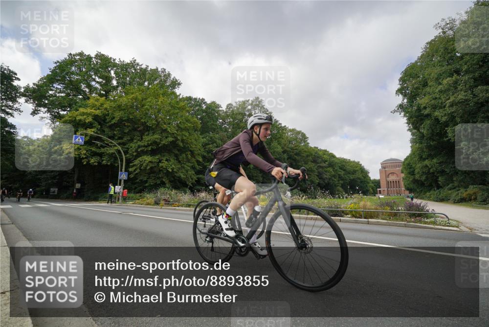 14.09.2025 - Stadtparktriathlon Michael Burmester http://msf.ph/oto/8893855 14.09.2025 11:58:16 Radfahren 1001, 1002, 1040, 1083, 1112, 1121, 1143, 1155, 1160, 1180 meine-sportfotos.de