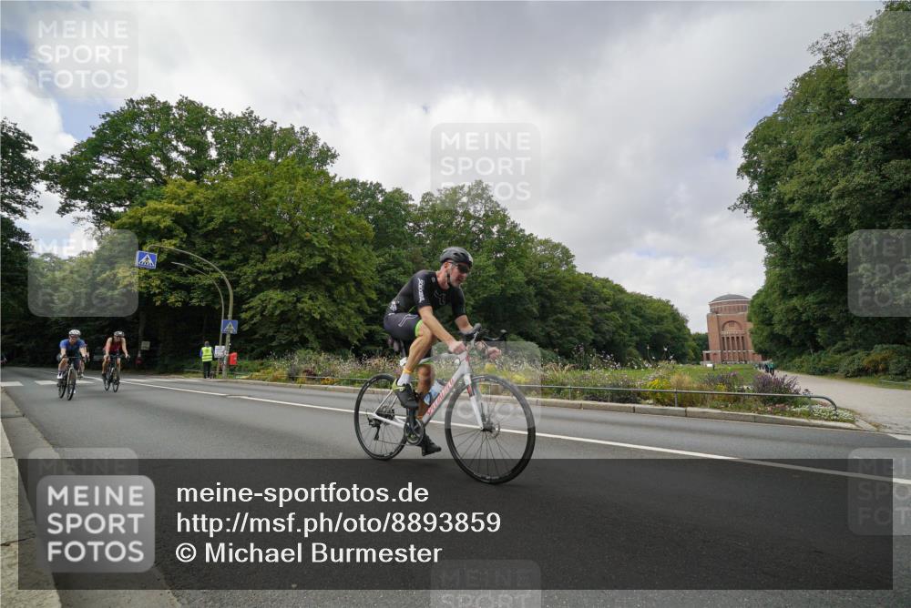 14.09.2025 - Stadtparktriathlon Michael Burmester http://msf.ph/oto/8893859 14.09.2025 11:58:23 Radfahren 945, 1083, 1098, 1101, 1121, 1143, 1155, 1160, 1180, 1213 meine-sportfotos.de