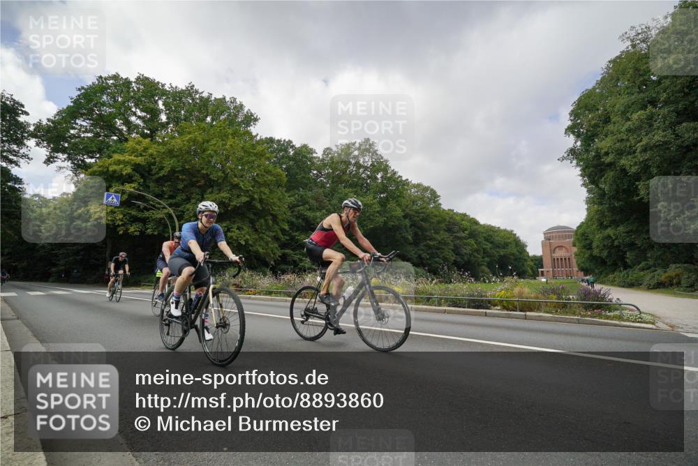 14.09.2025 - Stadtparktriathlon Michael Burmester http://msf.ph/oto/8893860 14.09.2025 11:58:25 Radfahren 945, 1083, 1098, 1101, 1121, 1143, 1155, 1160, 1180, 1213 meine-sportfotos.de