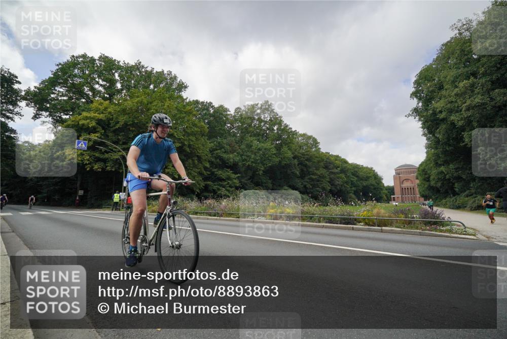 14.09.2025 - Stadtparktriathlon Michael Burmester http://msf.ph/oto/8893863 14.09.2025 11:58:31 Radfahren 945, 972, 1097, 1098, 1101, 1128, 1193, 1213 meine-sportfotos.de