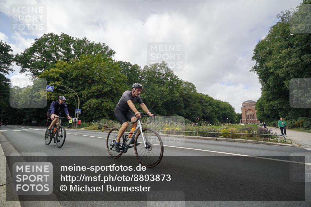 14.09.2025 - Stadtparktriathlon Michael Burmester http://msf.ph/oto/8893873 14.09.2025 11:58:51 Radfahren 1019, 1029, 1051, 1066, 1137, 1150, 1171, 1187 meine-sportfotos.de