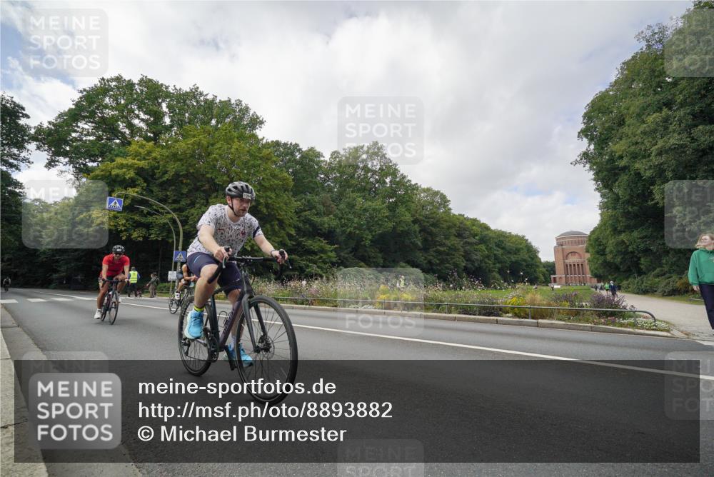 14.09.2025 - Stadtparktriathlon Michael Burmester http://msf.ph/oto/8893882 14.09.2025 11:59:00 Radfahren 1019, 1067, 1068, 1122, 1137, 1150, 1153, 1187 meine-sportfotos.de